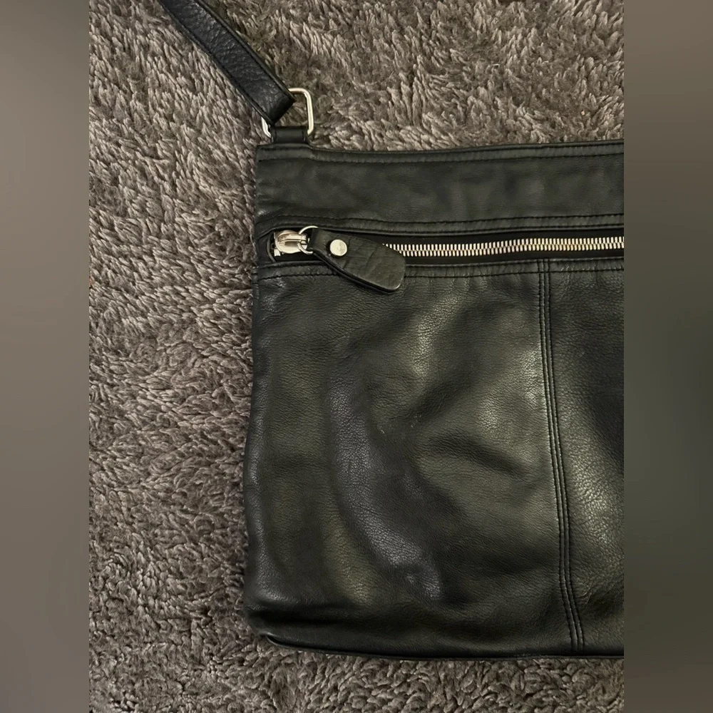 MARGOT Black Leather Zipper Crossbody